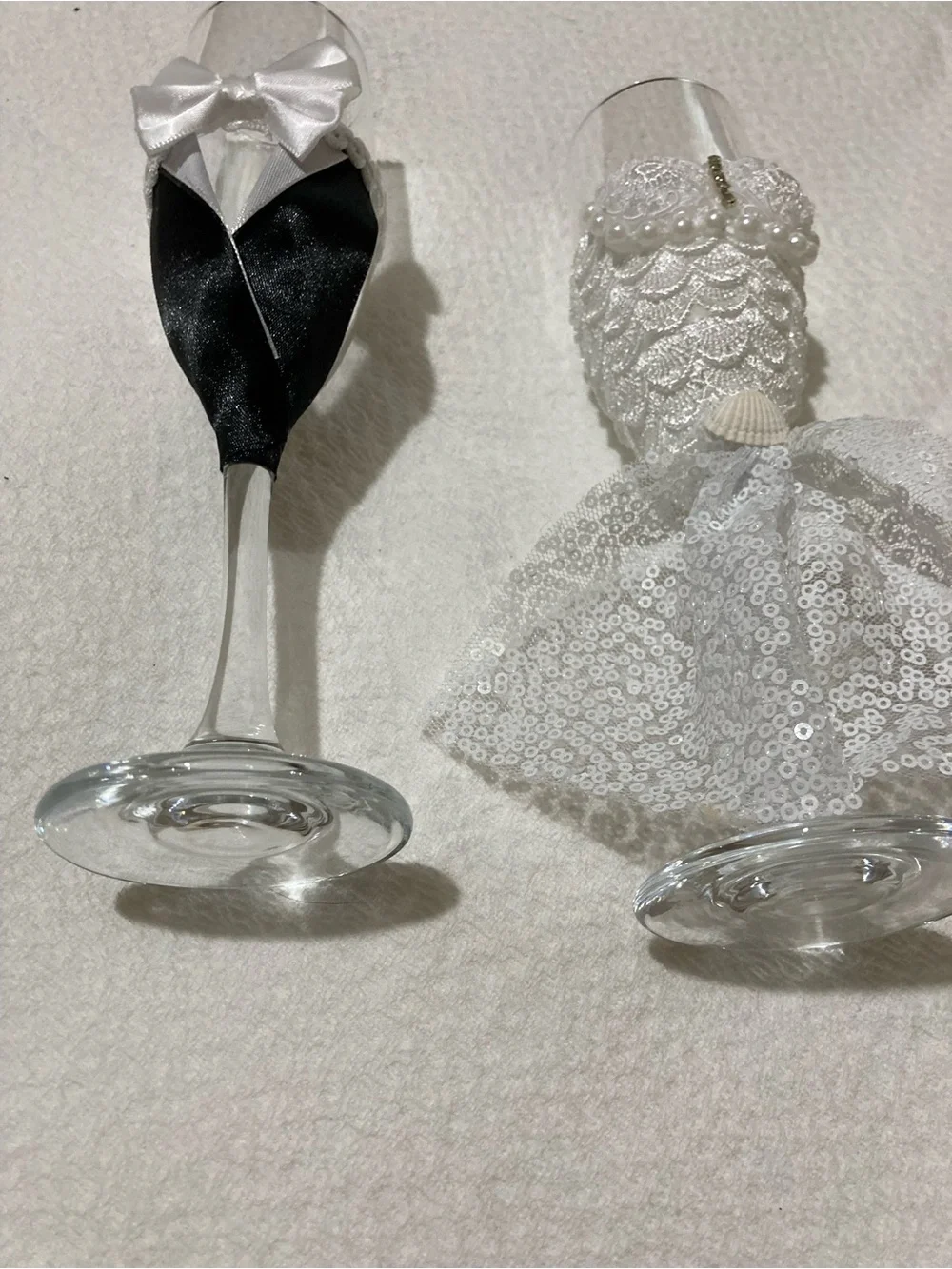 Elegant Bride and Groom Toasting Flutes - White and Black Wedding Glasses